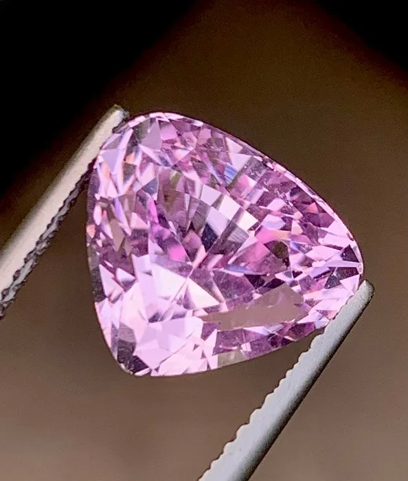 Pink Kunzite - 6.17 ct - International Gemological Institute (IGI) - Pink Kunzite