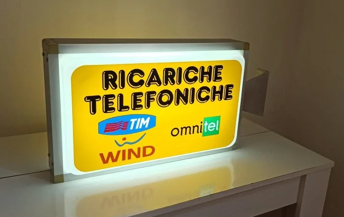 Double-sided illuminated sign "Phone Recharges" TIM, Omnitel and Wind – vintage/original from the - Lighted sign - Aluminium, Plastic