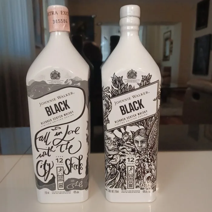 Johnnie Walker 12 years old Black Label - New Delhi and Mexico Edition Printed with Air Ink - 75cl - 2 bottles
