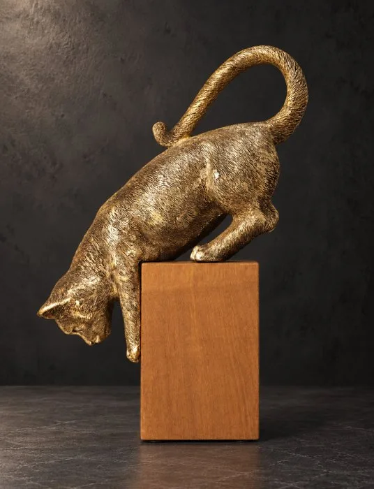 Figurine - Kat in speelse houding, goudkleurig - Resin