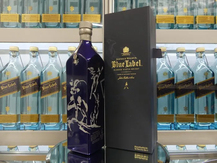 Johnnie Walker Blue Label - Celebrating Year of the Ram Limited Edition Design - b. 2014 - 750ml