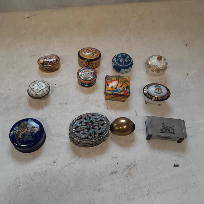 Mixed era collection of pill boxes, papier mache, wood and porcelain, metal