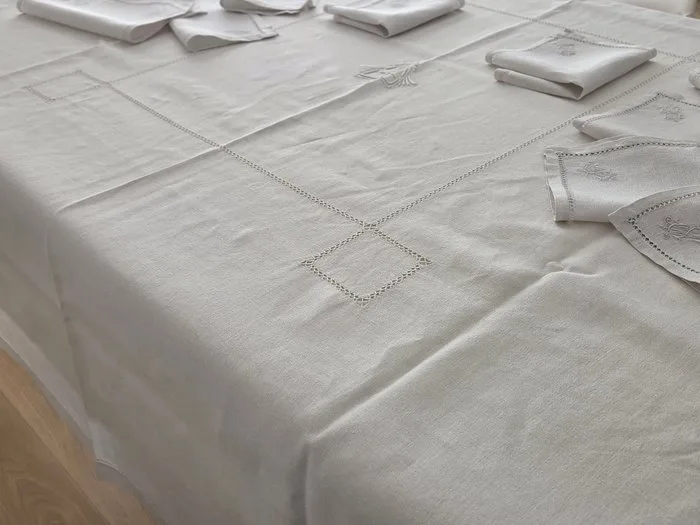 "SF" and "SM" - Tablecloth (11) - 172 cm - 159 cm - Tablecloth and these napkins