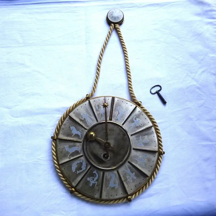 Wall clock - Kienzle - Brass, metal - 1930-1940 - Zodiac Superia Horoscope