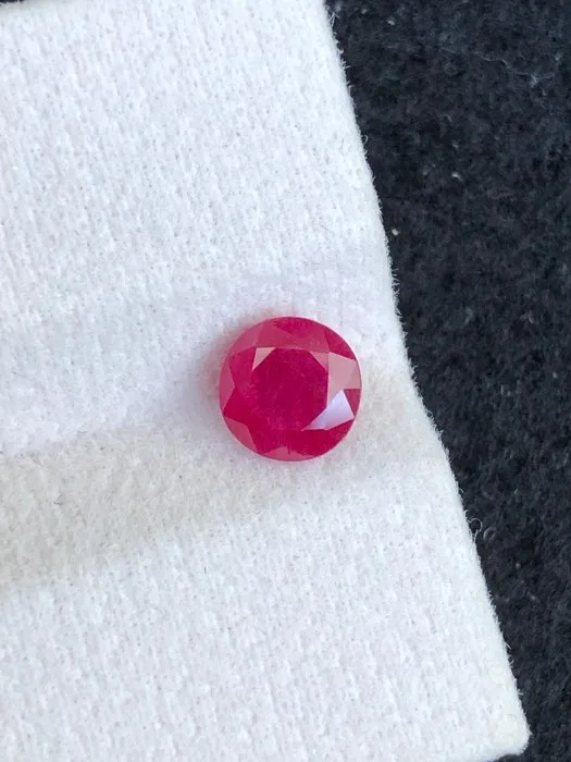 1 pcs Red Ruby - 1.60 ct - International Colored Gemstone Association (ICA GemLab)