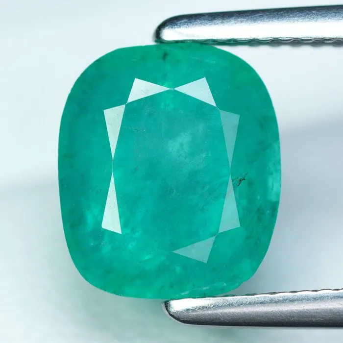 Green Emerald - 4.03 ct - International Colored Gemstone Association (ICA GemLab) - Top Tier Gem For Jewelry