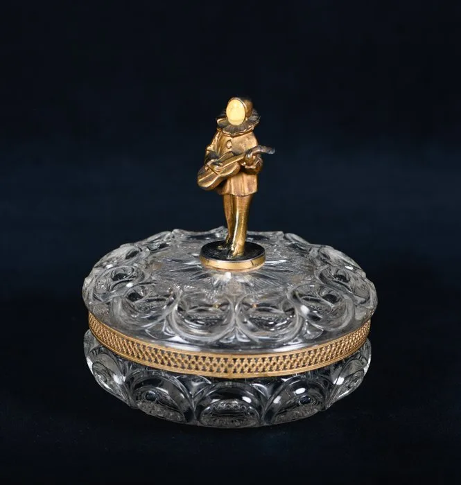 Prachtige Art-Deco juwelendoos of snuisterijendoos "bonbonnière" met Pierrot figuur, Frankrijk, - Jewellery box - Glass