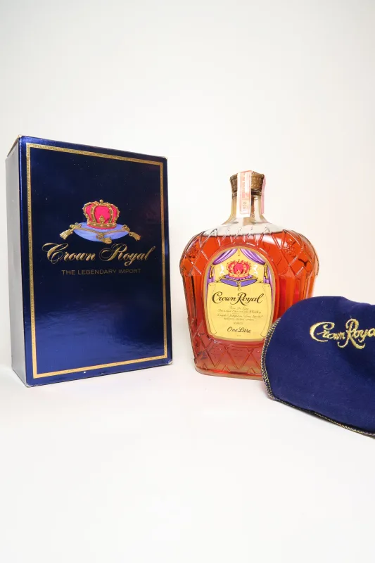 Seagram's Crown Royal Fine De Luxe Blended Canadian Whisky, Distilled 1970