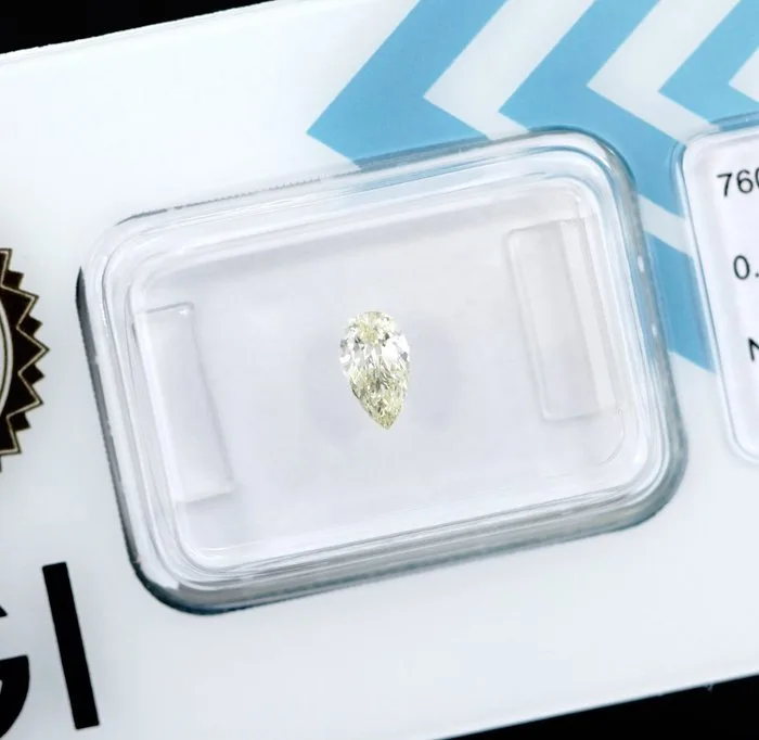 1 pcs Diamond (Natural) - 0.30 ct - Pear - N (tinted) - VS2 - International Gemological Institute (IGI)