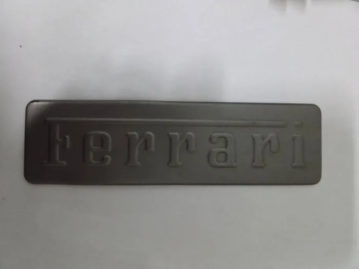 Car part - Ferrari - TARGHETTA PLACCA BATTITACCO FERRARI ORIGINALE - After 2000
