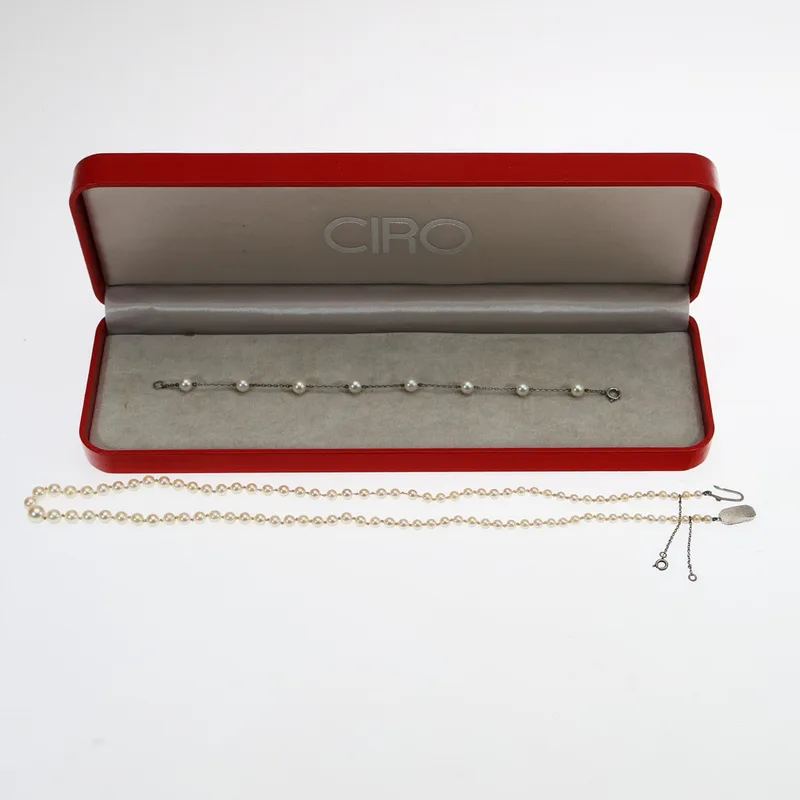 A Single Strand Cultured Pearl Necklace, a Pearl Bracelet and a Ciro Jewellery Box (3)