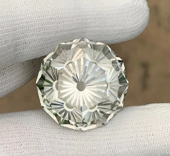 1 pcs Colourless Quartz - 115.16 ct - International Colored Gemstone Association (ICA GemLab)
