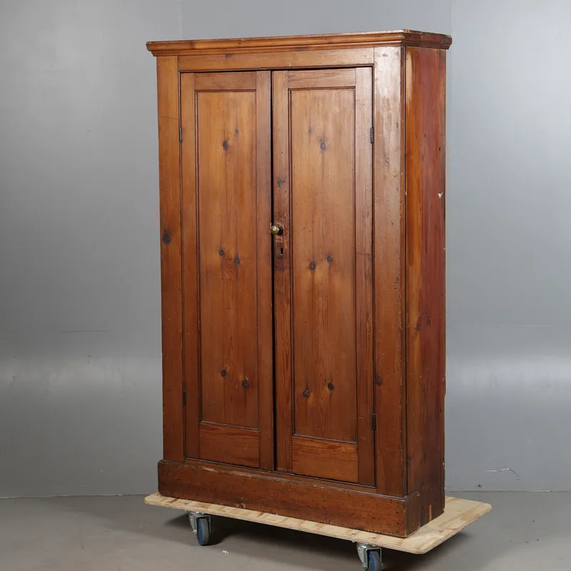 An Early 20th Century Pine Cupboard