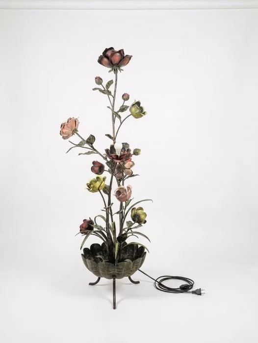 Floor lamp - Iron - Sculptural Floor Lamp in Iron – Bouquet of Roses