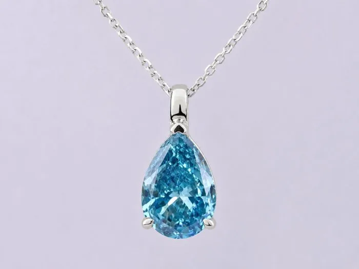 Necklace with pendant - 14 kt. White gold - 1.35ct. tw. Topaz