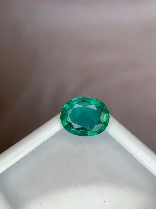 1 pcs Green Emerald - 2.13 ct - International Gemological Institute (IGI) - F1 minor