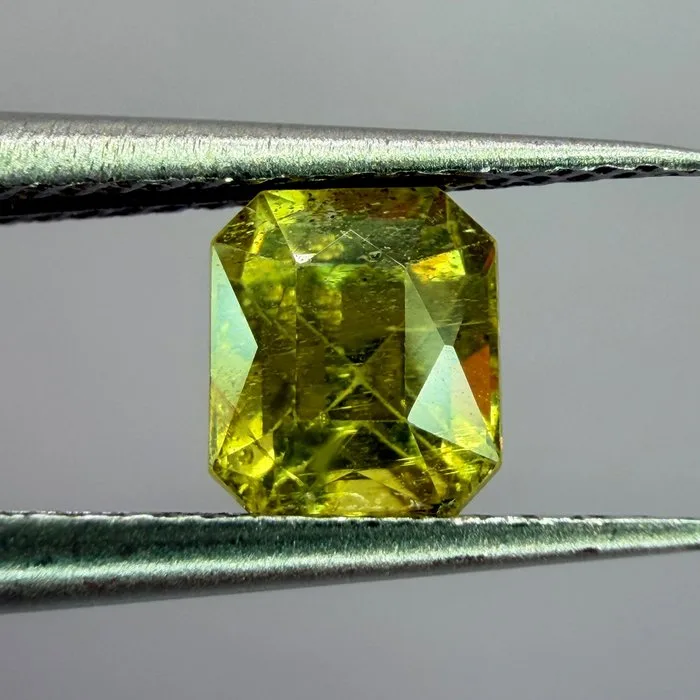 1 pcs Yellow, Green Sapphire - 1.10 ct - International Gemological Institute (IGI) - Natural sapphire