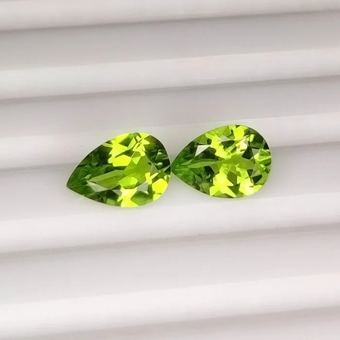 2 pcs Green Peridot - 3.71 ct - International Colored Gemstone Association (ICA GemLab) - Wonderful Pair !