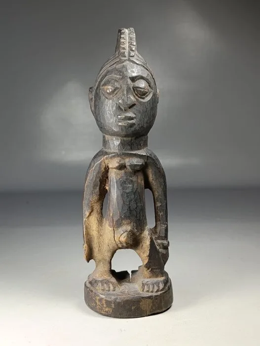 Statuette anthropomorphe Yoruba / Ibeji en bois patiné - Sculpture - Anthropomorphic ritual statuette. - Yoruba - Nigeria