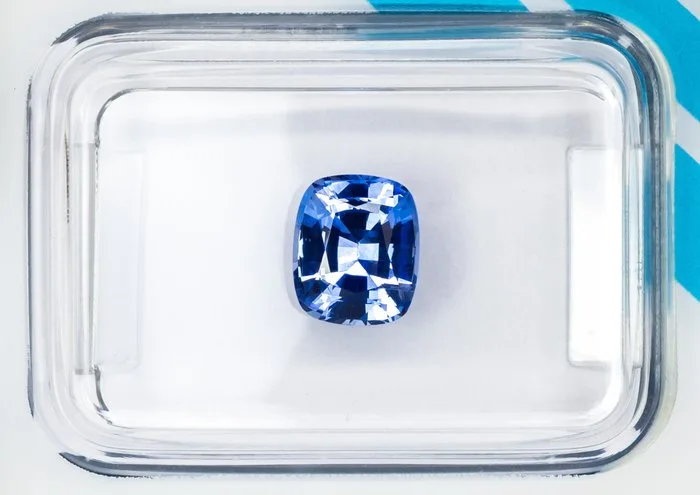 Sapphire - 1.37 ct - International Gemological Institute (IGI) - Blue (Ceylon)