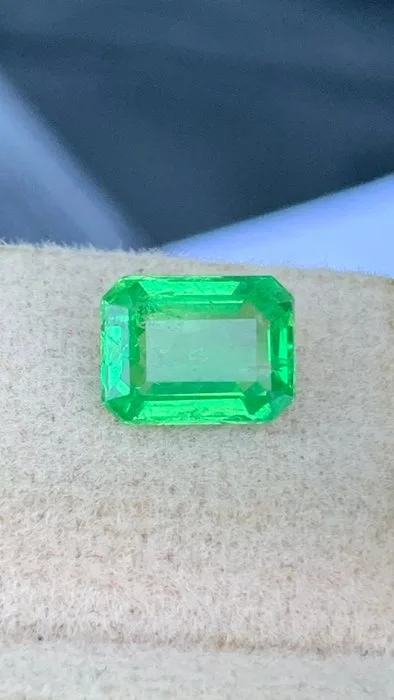 1 pcs Green Tsavorite - 1.54 ct - International Colored Gemstone Association (ICA GemLab)
