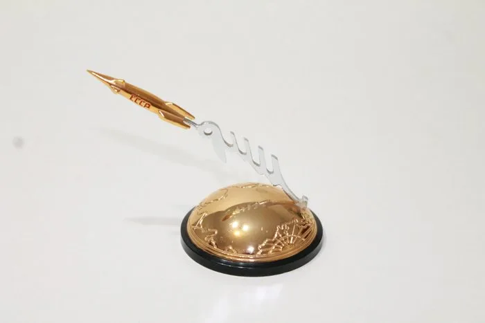 A Soviet tabletop souvenir, "Peace / Vostok," - 1960-1970