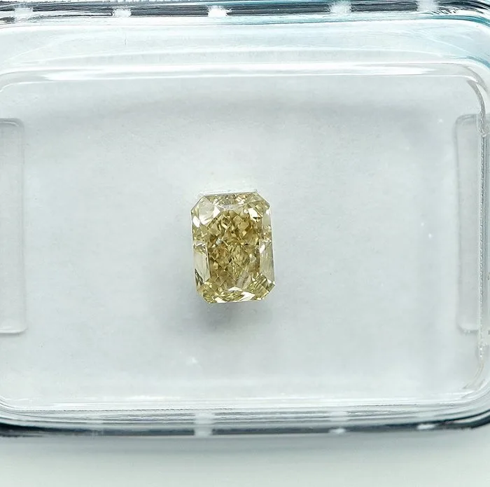 1 pcs Diamond (Natural coloured) - 0.54 ct - Radiant - Fancy light Yellow - SI1 - International Gemological Institute (IGI)