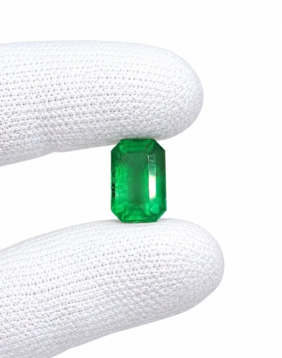 1 pcs Green Emerald - 1.45 ct - International Gemological Institute (IGI)
