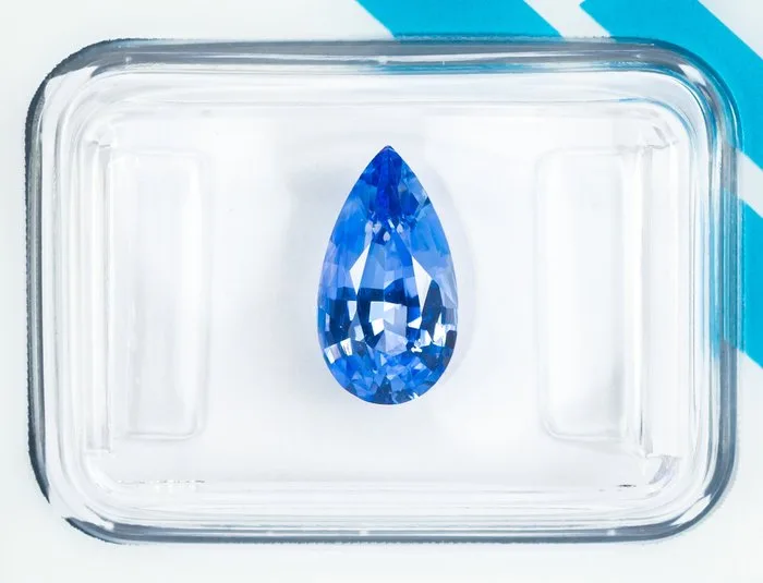 Sapphire - 1.86 ct - International Gemological Institute (IGI) - Violetish Blue