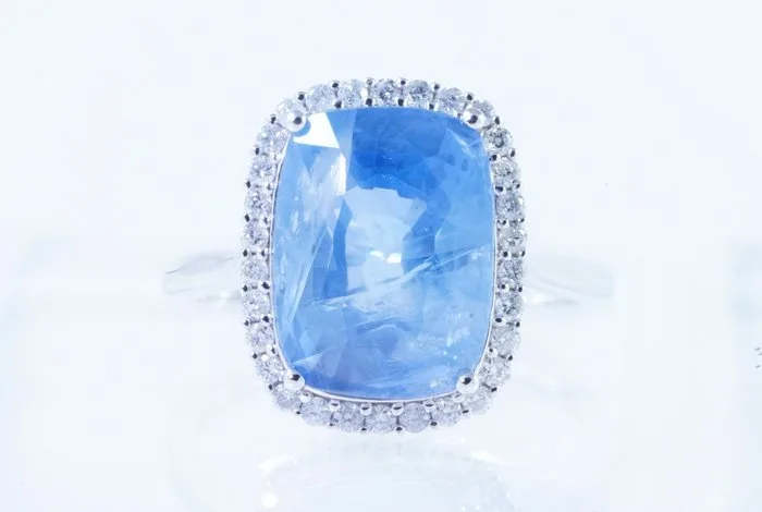 Ring Platinum - 9.45ct. tw. Sapphire - Diamond