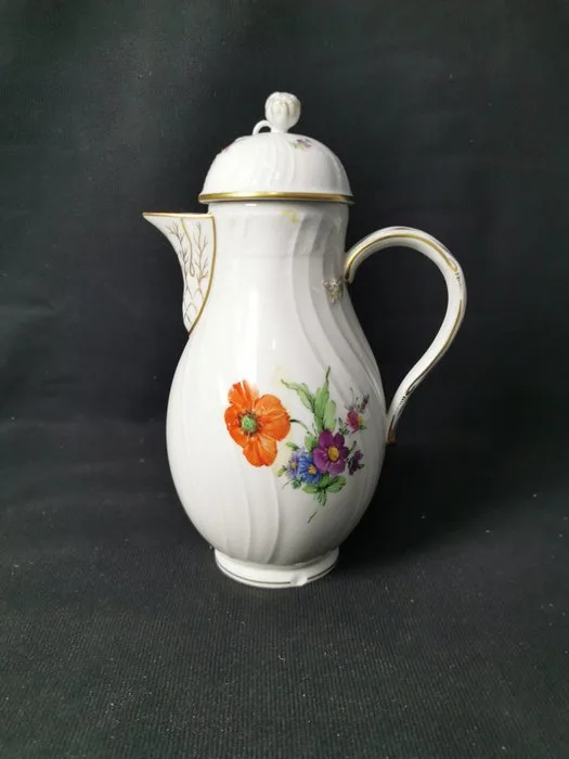 KPM, scettro in blu; globo con croce e KPM in rosso - Rocaille - H.23cm - Coffee pot - Porcelain