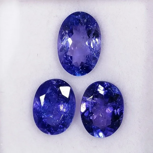 3 pcs Blue, Violet Tanzanite - 4.48 ct - Instituto Gemólogico Español (IGE)