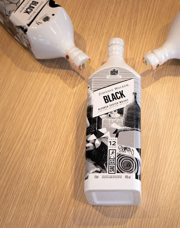 Johnnie Walker Black Label Air Ink São Paulo Limited Edition White Bottle 12 Year Old