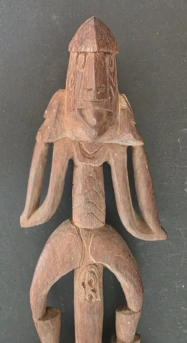 Beautiful ritual Asmat bowl for food or pigment. - Asmat - Papua New Guinea