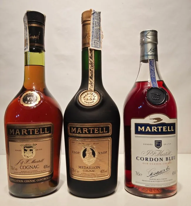 Martell - Cordon Bleu, Médaillon VSOP + VS 3 Star - b. 1980s, 1990s - 70cl - 3 bottles