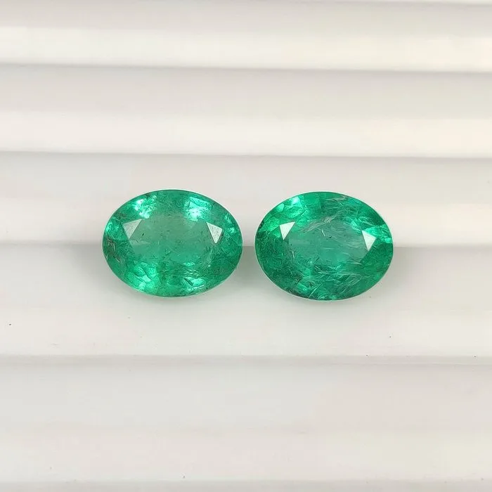 2 pcs Green Emerald - 3.78 ct - International Colored Gemstone Association (ICA GemLab) - Top Matching Pair !