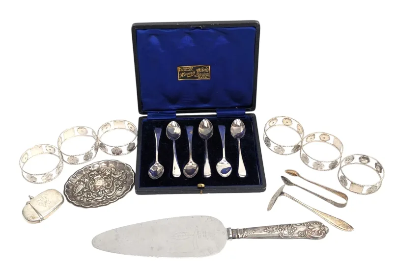 Edward VII Hallmarked Silver Vesta & Cased Set of Six George V Teaspoons