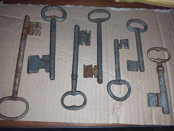Key (7) Antique - Ancient keys 1600-1700