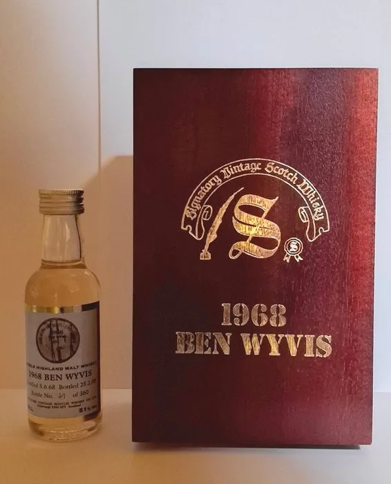 Ben Wyvis 1968 31 years old Miniature - Signatory Vintage - b. 2000 - 5cl