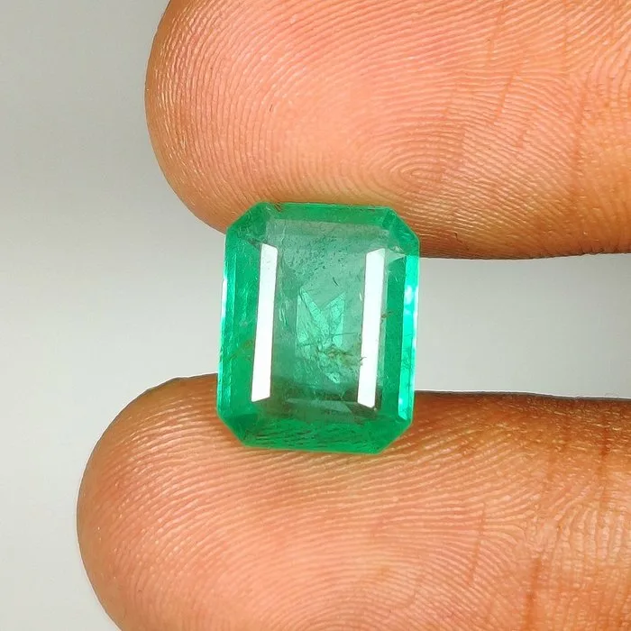 1 pcs Green Emerald - 3.67 ct - International Gemological Institute (IGI) - Minor - Nice Quality !