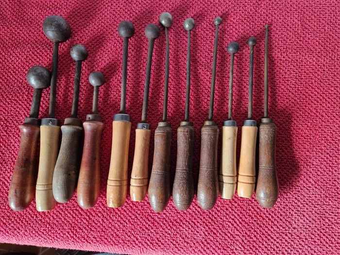 Industrial equipment - Vintage hatmakers' irons - Netherlands - Shapes of hat brims