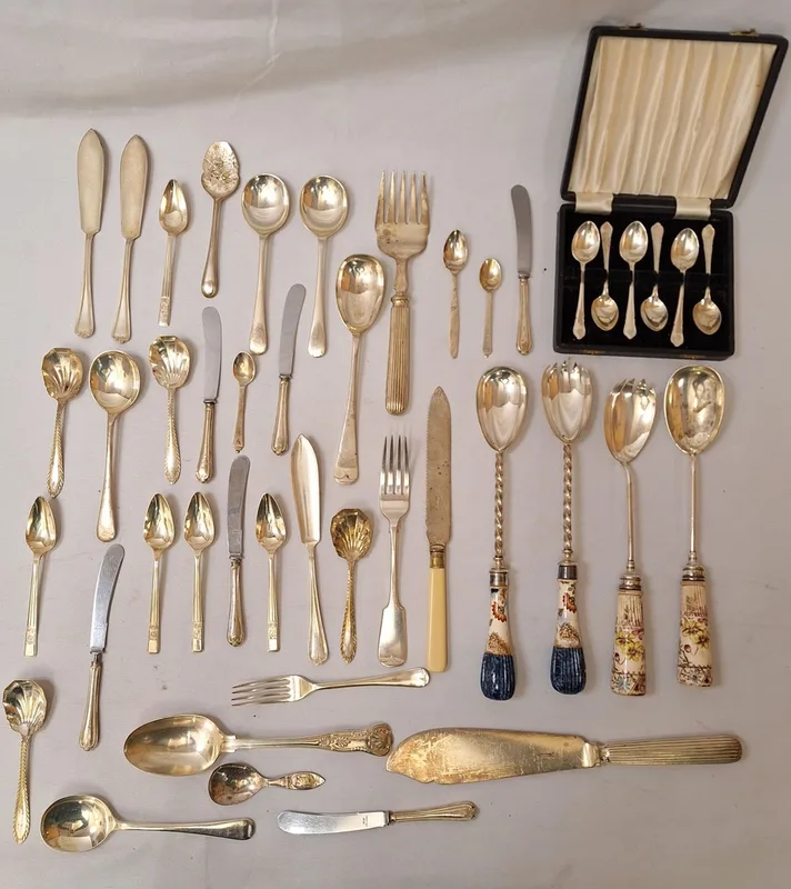 Mixed Flatware incl. 2 pairs ceramic handled silver plated salad servers, cased set 6 teaspoons (1 Box)