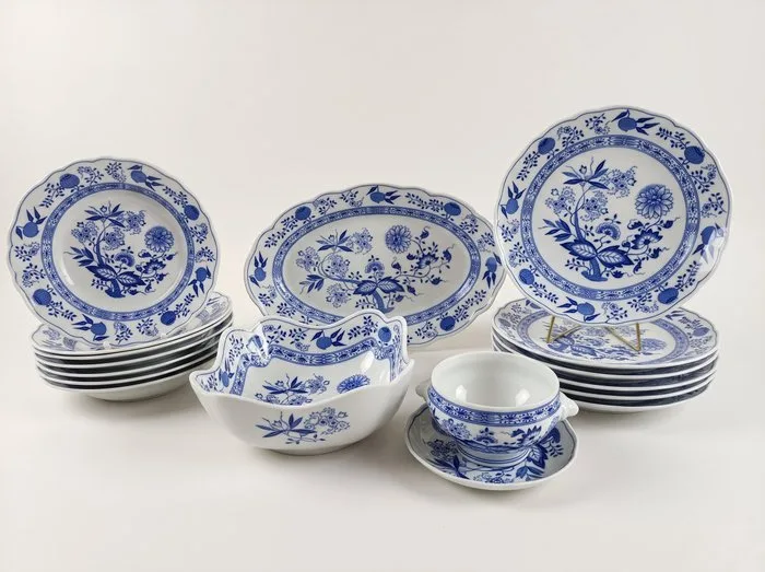 Hutschenreuther Zwiebelmuster – Speiseservice für 6 Personen, 16 Teile - Table service (16) - Porcelain