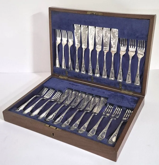 EPNS A1 - Fish cutlery set for 12 (24) - in its original wooden case, ca. early 1900s - Silverplated
