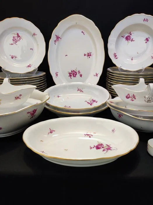Meissen - Dinner set for 12 (33) - Purple Streublumen with Gold Branches (24 plates, 2 platters, 2 bowls, 2 shallow bowls, 2 sauce - Porcelain