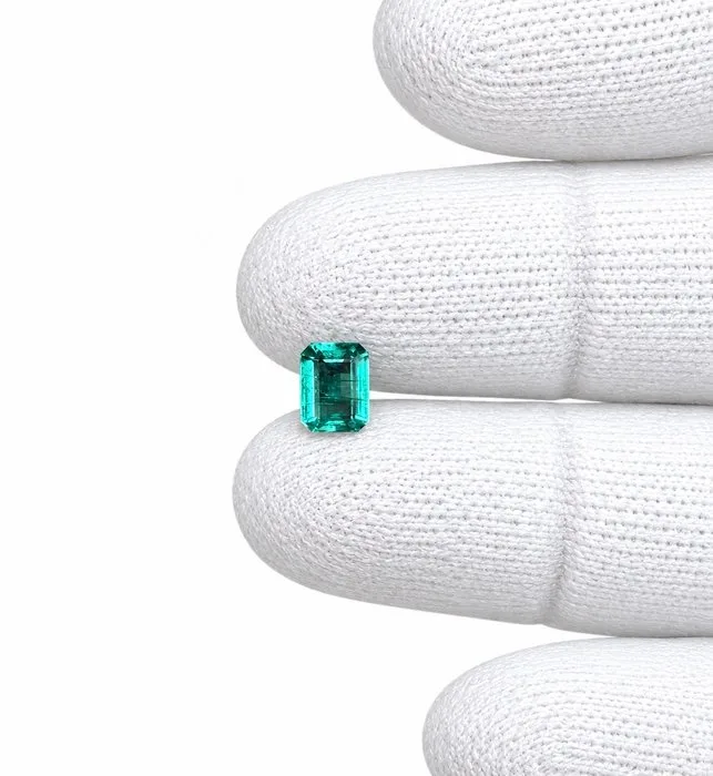 1 pcs Green Emerald - 1.81 ct - International Gemological Institute (IGI) - DEEP COLOR EMERALD