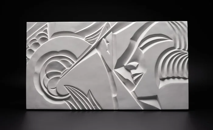 Naar Léon Leyritz (1888–1976) - Relief, Kubistisch Art Deco bas-reliëf uit 'Librairie des Arts Décoratifs, Parijs 1928' Sculptuur FEMME 60,5 - 33 cm - porcelain gypsum