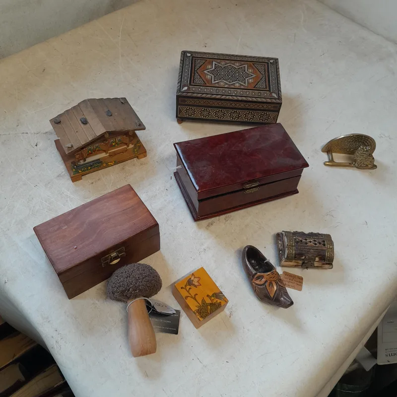 Mixed era boxes, musical Sadeli ware included and others