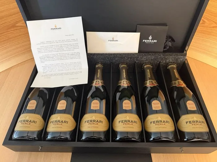 2001 Cantine Ferrari, Cantine Ferrari, 2001 x2, 2003 x2 & 2005 x2 - Trentino, Trento Trentodoc - 6 Bottles (0.75L)