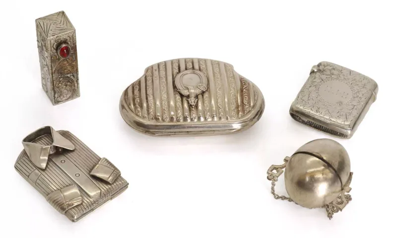 A collection of silver items, various marks, a silver vesta, Chester, a silver mounted purse, by Jacob Otto Schuer, London, 1882
